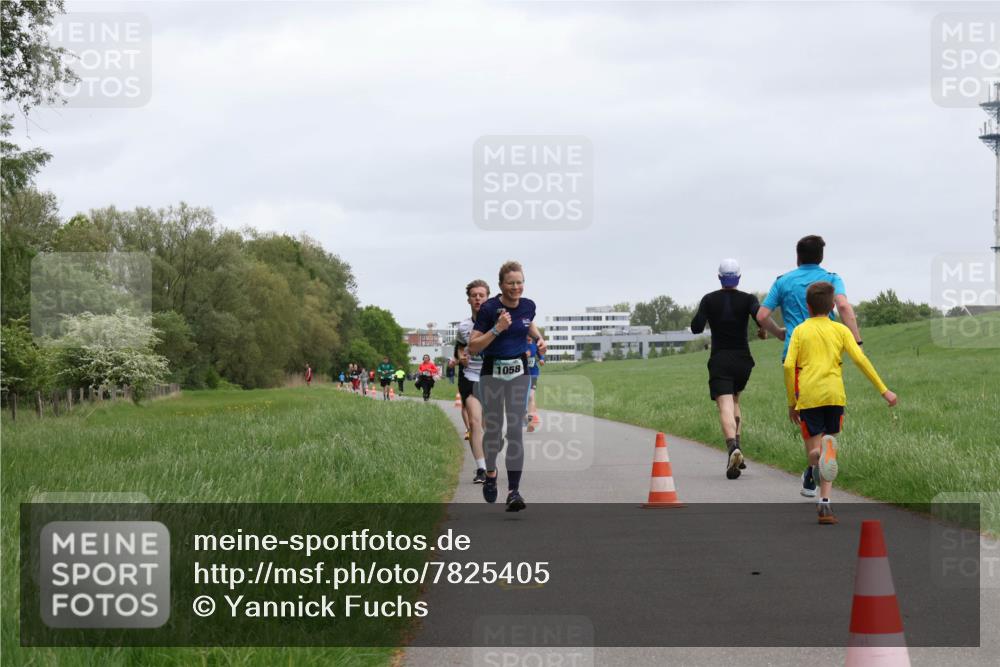 04.05.2025 - 8. Wedeler Halbmarathon Yannick Fuchs http://msf.ph/oto/7825405 04.05.2025 11:12:48 Laufen 1058 meine-sportfotos.de