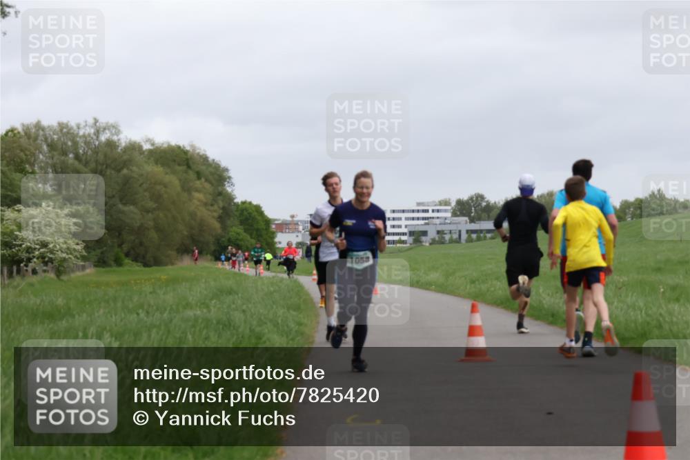 04.05.2025 - 8. Wedeler Halbmarathon Yannick Fuchs http://msf.ph/oto/7825420 04.05.2025 11:12:48 Laufen 1058 meine-sportfotos.de