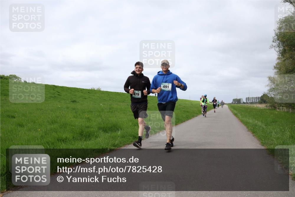 04.05.2025 - 8. Wedeler Halbmarathon Yannick Fuchs http://msf.ph/oto/7825428 04.05.2025 11:54:44 Laufen 479, 491 meine-sportfotos.de