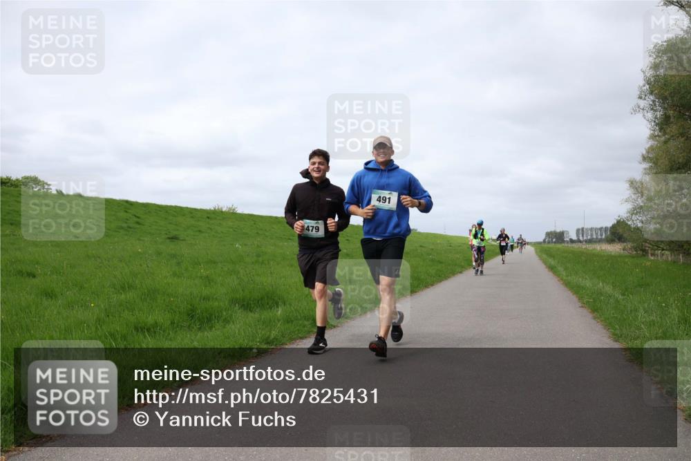 04.05.2025 - 8. Wedeler Halbmarathon Yannick Fuchs http://msf.ph/oto/7825431 04.05.2025 11:54:44 Laufen 479, 491 meine-sportfotos.de