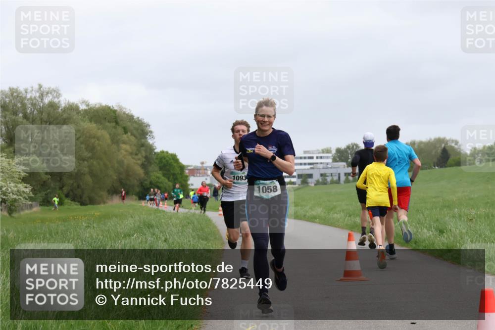 04.05.2025 - 8. Wedeler Halbmarathon Yannick Fuchs http://msf.ph/oto/7825449 04.05.2025 11:12:49 Laufen 1093, 1058 meine-sportfotos.de