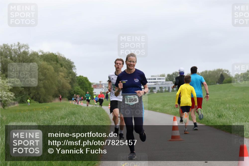 04.05.2025 - 8. Wedeler Halbmarathon Yannick Fuchs http://msf.ph/oto/7825457 04.05.2025 11:12:49 Laufen 1058 meine-sportfotos.de