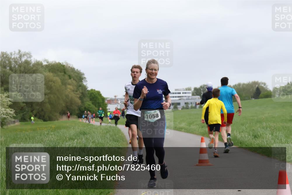 04.05.2025 - 8. Wedeler Halbmarathon Yannick Fuchs http://msf.ph/oto/7825460 04.05.2025 11:12:49 Laufen 1058 meine-sportfotos.de