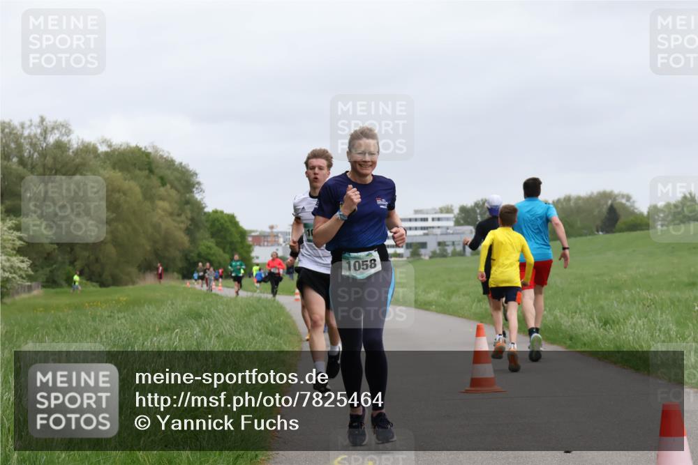 04.05.2025 - 8. Wedeler Halbmarathon Yannick Fuchs http://msf.ph/oto/7825464 04.05.2025 11:12:49 Laufen 1058 meine-sportfotos.de