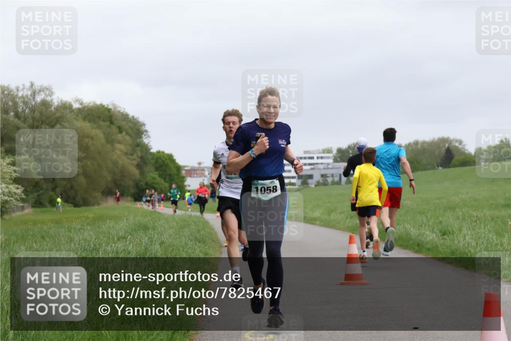 04.05.2025 - 8. Wedeler Halbmarathon Yannick Fuchs http://msf.ph/oto/7825467 04.05.2025 11:12:49 Laufen 1058 meine-sportfotos.de
