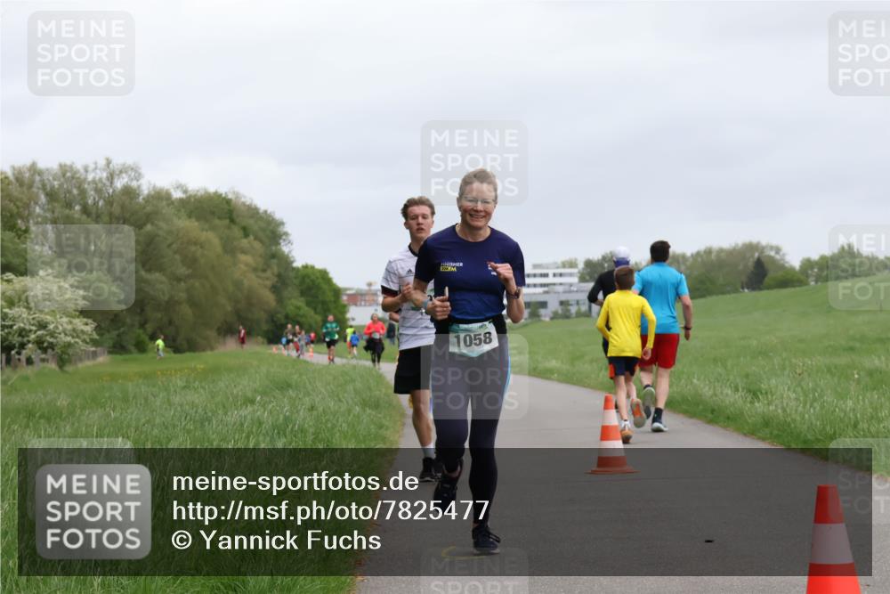 04.05.2025 - 8. Wedeler Halbmarathon Yannick Fuchs http://msf.ph/oto/7825477 04.05.2025 11:12:49 Laufen 20, 1058 meine-sportfotos.de