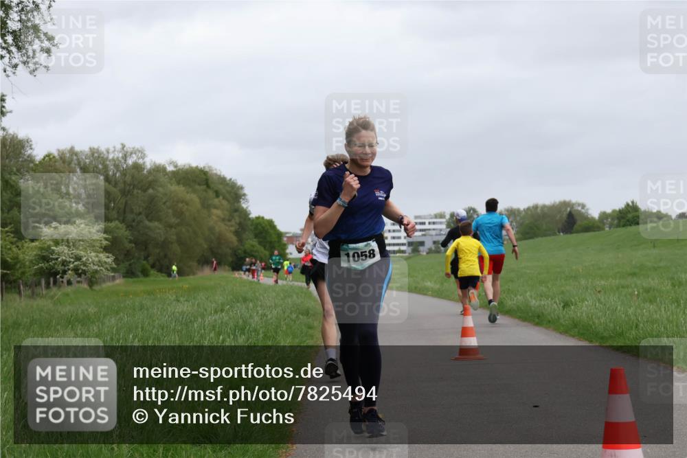 04.05.2025 - 8. Wedeler Halbmarathon Yannick Fuchs http://msf.ph/oto/7825494 04.05.2025 11:12:50 Laufen 1058 meine-sportfotos.de