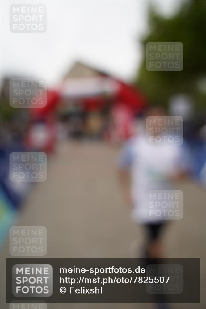 04.05.2025 - 8. Wedeler Halbmarathon Felixshl http://msf.ph/oto/7825507 04.05.2025 12:01:56 Ziel 997, 1162 meine-sportfotos.de