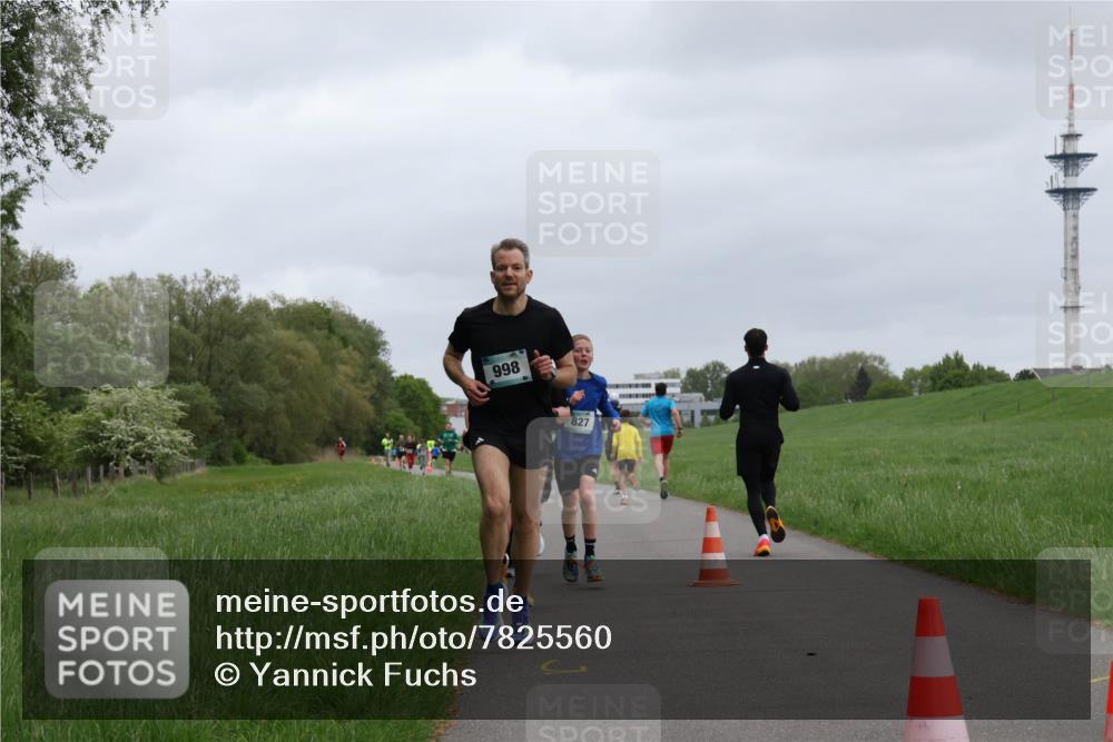 04.05.2025 - 8. Wedeler Halbmarathon Yannick Fuchs http://msf.ph/oto/7825560 04.05.2025 11:12:54 Laufen 998, 827 meine-sportfotos.de