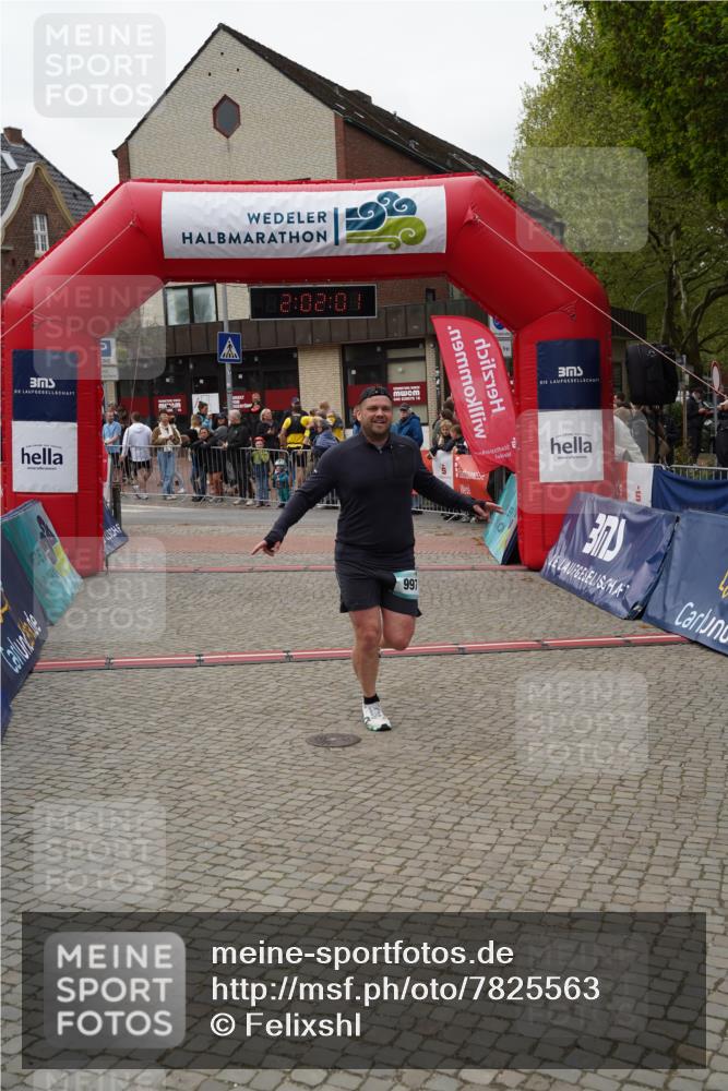 04.05.2025 - 8. Wedeler Halbmarathon Felixshl http://msf.ph/oto/7825563 04.05.2025 12:01:59 Ziel 997, 1162 meine-sportfotos.de