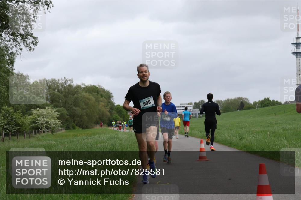 04.05.2025 - 8. Wedeler Halbmarathon Yannick Fuchs http://msf.ph/oto/7825581 04.05.2025 11:12:54 Laufen 998, 827 meine-sportfotos.de