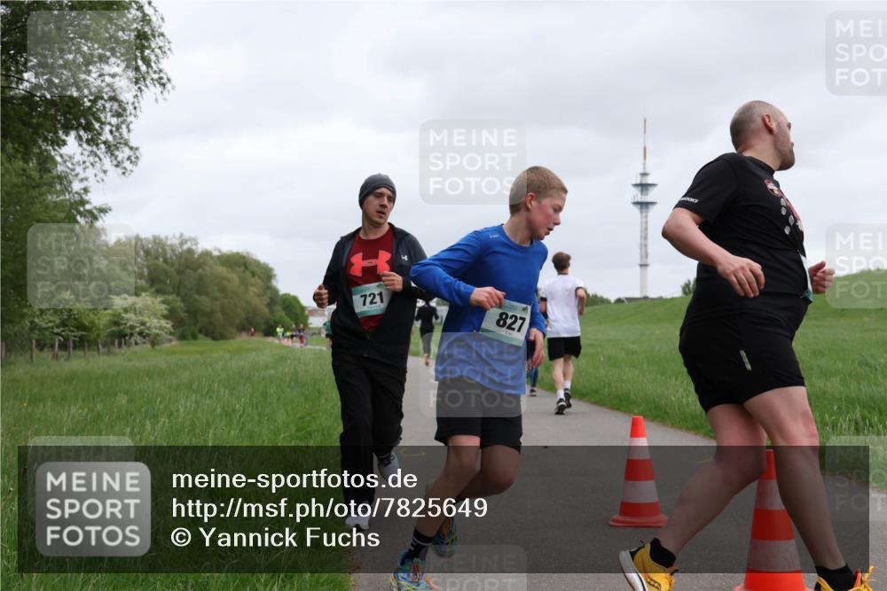 04.05.2025 - 8. Wedeler Halbmarathon Yannick Fuchs http://msf.ph/oto/7825649 04.05.2025 11:12:57 Laufen 721, 827 meine-sportfotos.de