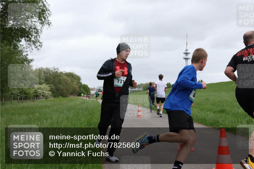 04.05.2025 - 8. Wedeler Halbmarathon Yannick Fuchs http://msf.ph/oto/7825669 04.05.2025 11:12:58 Laufen 721, 16, 04 meine-sportfotos.de