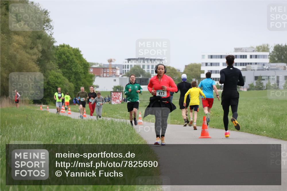 04.05.2025 - 8. Wedeler Halbmarathon Yannick Fuchs http://msf.ph/oto/7825690 04.05.2025 11:12:59 Laufen 19, 473 meine-sportfotos.de