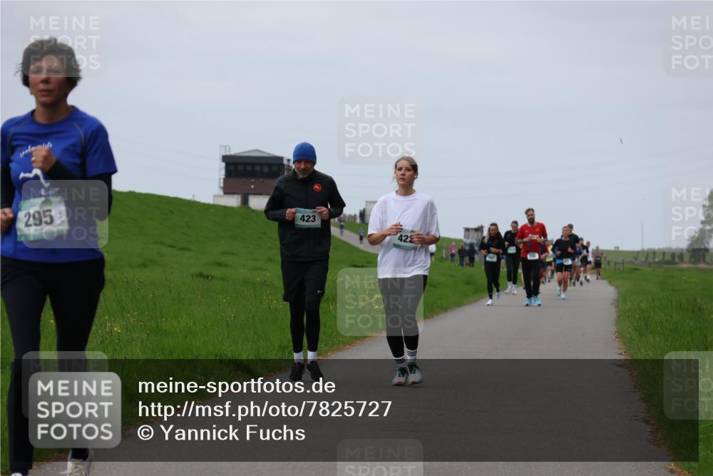 04.05.2025 - 8. Wedeler Halbmarathon Yannick Fuchs http://msf.ph/oto/7825727 04.05.2025 11:32:38 Laufen 295, 423 meine-sportfotos.de