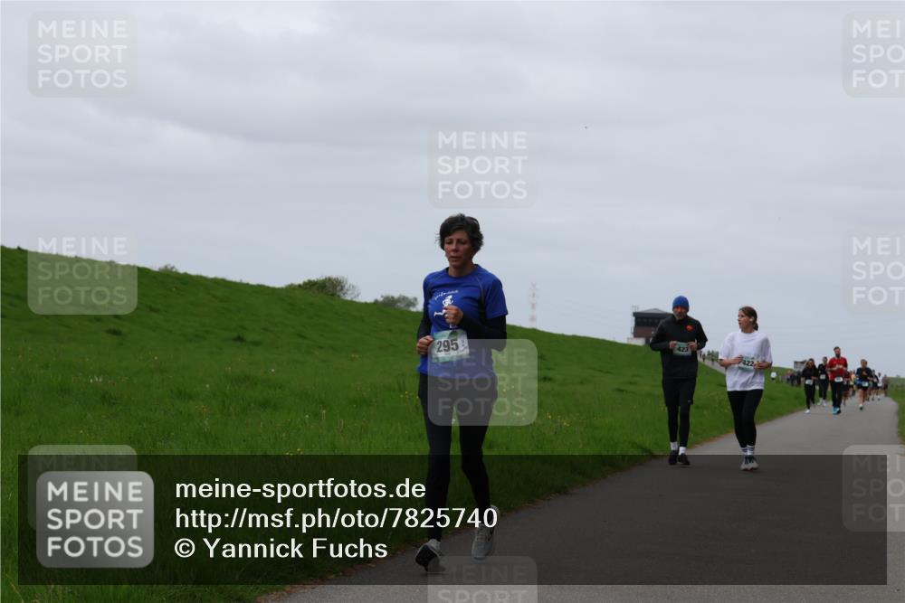 04.05.2025 - 8. Wedeler Halbmarathon Yannick Fuchs http://msf.ph/oto/7825740 04.05.2025 11:32:39 Laufen 295, 423 meine-sportfotos.de