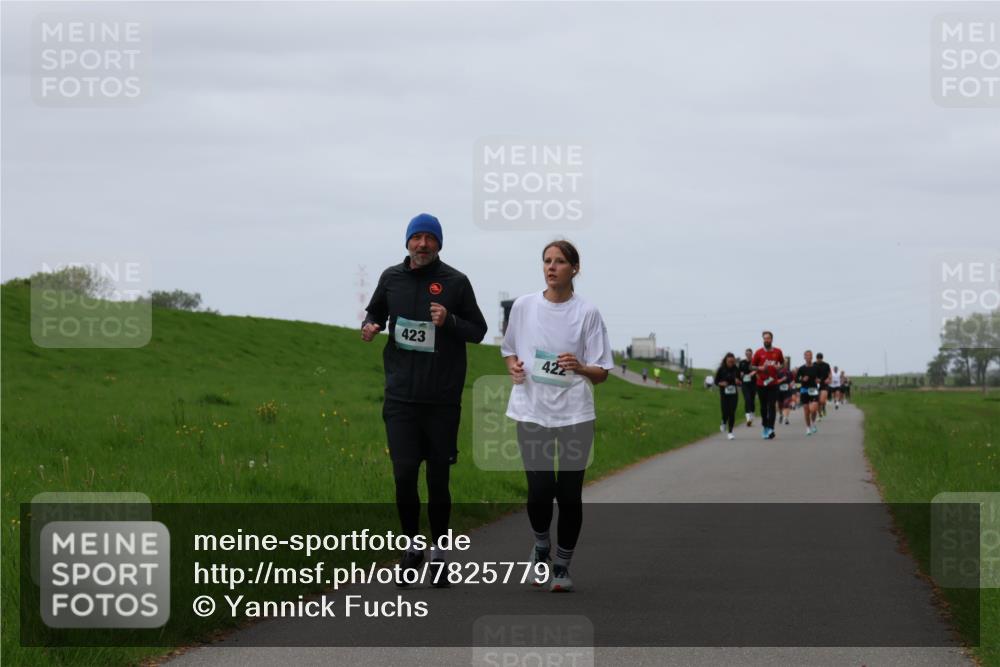 04.05.2025 - 8. Wedeler Halbmarathon Yannick Fuchs http://msf.ph/oto/7825779 04.05.2025 11:32:43 Laufen 423, 422 meine-sportfotos.de
