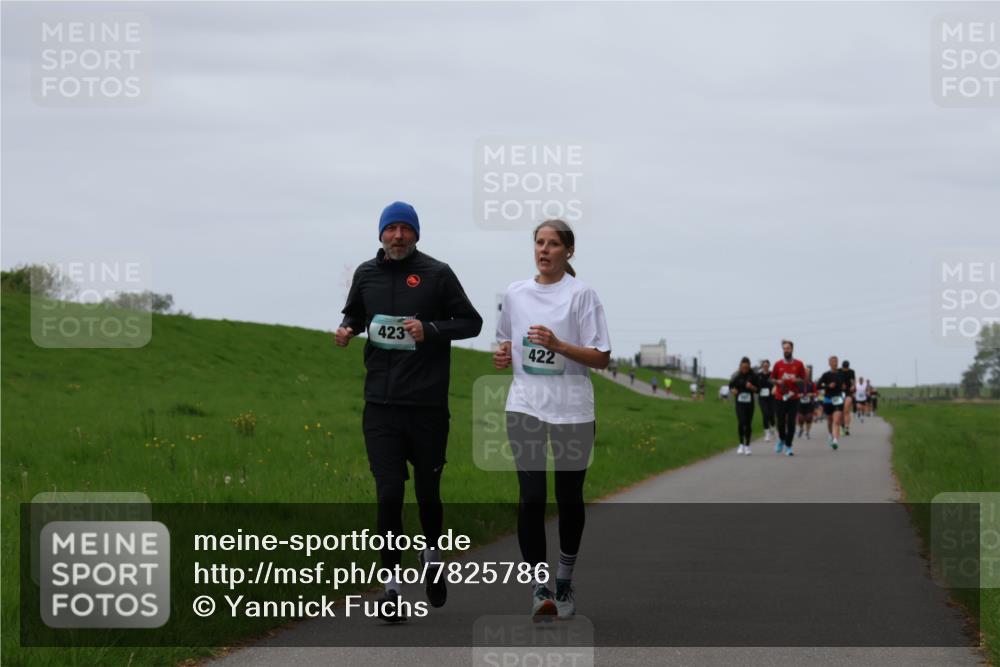 04.05.2025 - 8. Wedeler Halbmarathon Yannick Fuchs http://msf.ph/oto/7825786 04.05.2025 11:32:43 Laufen 423, 422 meine-sportfotos.de