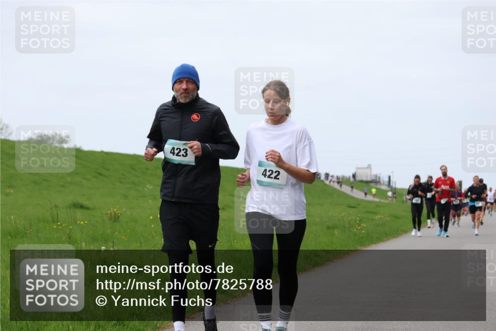 04.05.2025 - 8. Wedeler Halbmarathon Yannick Fuchs http://msf.ph/oto/7825788 04.05.2025 11:32:44 Laufen 423, 422 meine-sportfotos.de