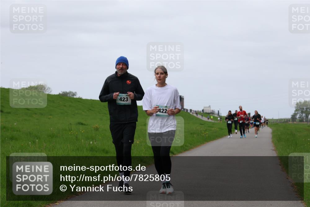04.05.2025 - 8. Wedeler Halbmarathon Yannick Fuchs http://msf.ph/oto/7825805 04.05.2025 11:32:44 Laufen 423, 422 meine-sportfotos.de