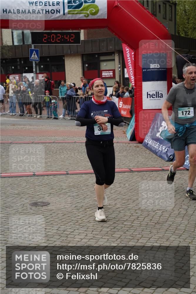 04.05.2025 - 8. Wedeler Halbmarathon Felixshl http://msf.ph/oto/7825836 04.05.2025 12:02:40 Ziel 172, 313, 384 meine-sportfotos.de