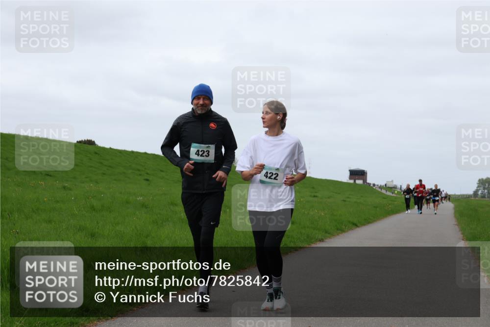 04.05.2025 - 8. Wedeler Halbmarathon Yannick Fuchs http://msf.ph/oto/7825842 04.05.2025 11:32:46 Laufen 423, 422 meine-sportfotos.de