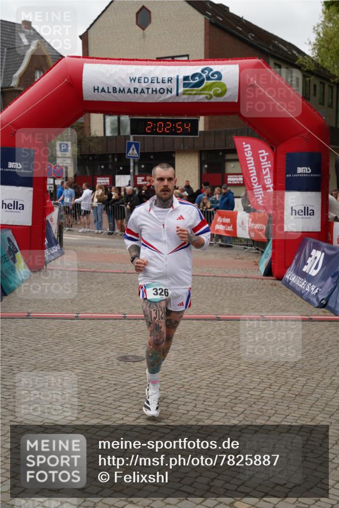 04.05.2025 - 8. Wedeler Halbmarathon Felixshl http://msf.ph/oto/7825887 04.05.2025 12:02:52 Ziel 174, 326 meine-sportfotos.de