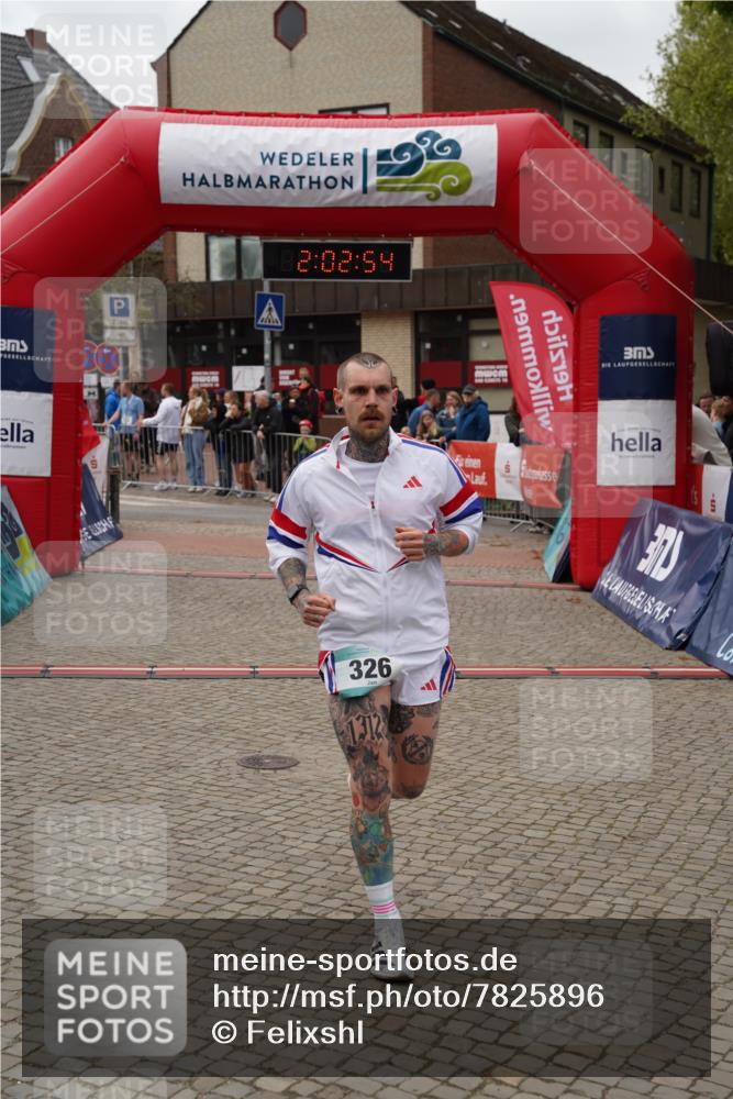 04.05.2025 - 8. Wedeler Halbmarathon Felixshl http://msf.ph/oto/7825896 04.05.2025 12:02:52 Ziel 174, 326 meine-sportfotos.de