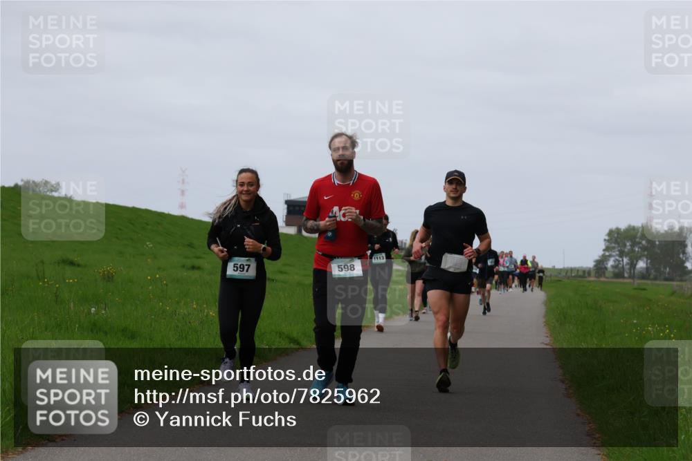 04.05.2025 - 8. Wedeler Halbmarathon Yannick Fuchs http://msf.ph/oto/7825962 04.05.2025 11:33:01 Laufen 597, 1113, 598 meine-sportfotos.de