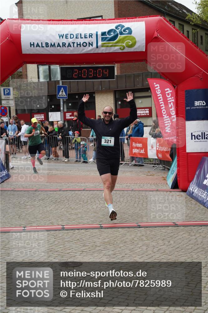 04.05.2025 - 8. Wedeler Halbmarathon Felixshl http://msf.ph/oto/7825989 04.05.2025 12:03:02 Ziel 266, 321, 1098 meine-sportfotos.de