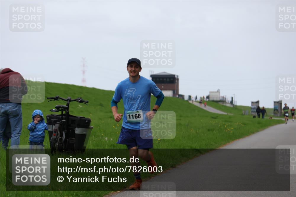 04.05.2025 - 8. Wedeler Halbmarathon Yannick Fuchs http://msf.ph/oto/7826003 04.05.2025 11:13:14 Laufen 1168 meine-sportfotos.de