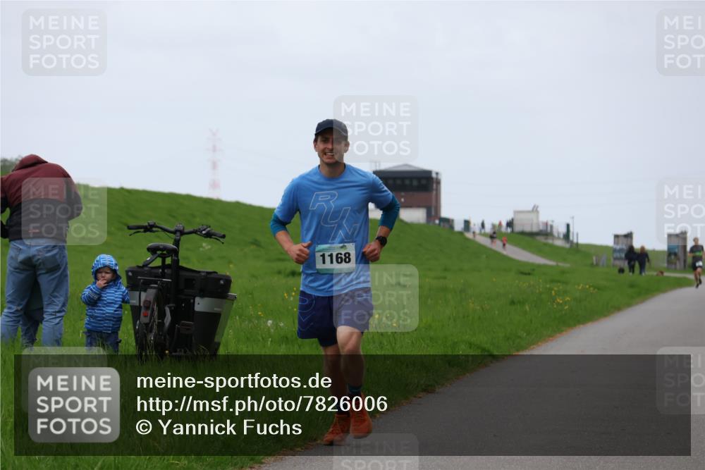04.05.2025 - 8. Wedeler Halbmarathon Yannick Fuchs http://msf.ph/oto/7826006 04.05.2025 11:13:14 Laufen 1168 meine-sportfotos.de