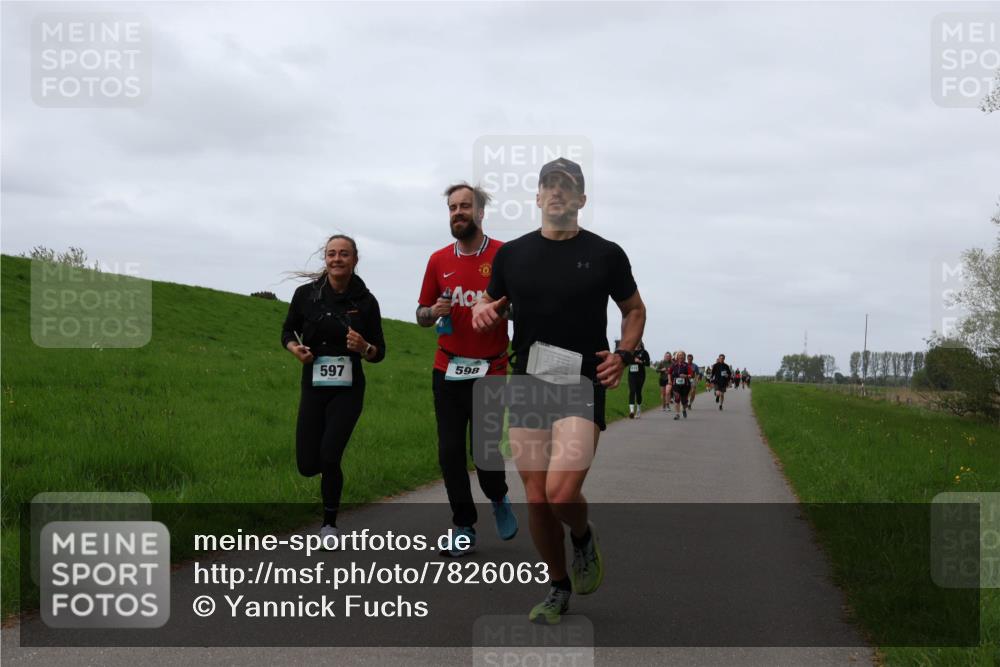 04.05.2025 - 8. Wedeler Halbmarathon Yannick Fuchs http://msf.ph/oto/7826063 04.05.2025 11:33:06 Laufen 597, 598 meine-sportfotos.de
