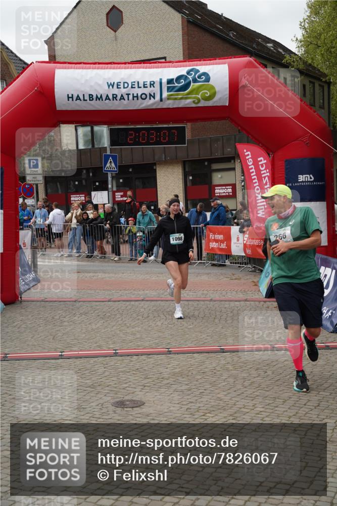 04.05.2025 - 8. Wedeler Halbmarathon Felixshl http://msf.ph/oto/7826067 04.05.2025 12:03:04 Ziel 266, 321, 1098 meine-sportfotos.de