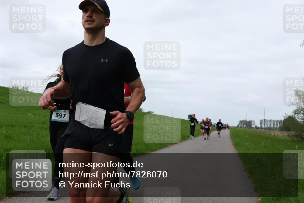 04.05.2025 - 8. Wedeler Halbmarathon Yannick Fuchs http://msf.ph/oto/7826070 04.05.2025 11:33:06 Laufen 597 meine-sportfotos.de