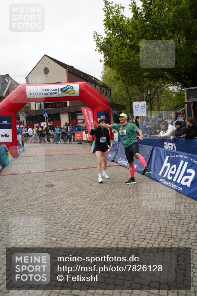 04.05.2025 - 8. Wedeler Halbmarathon Felixshl http://msf.ph/oto/7826128 04.05.2025 12:03:07 Ziel 266, 321, 1098 meine-sportfotos.de