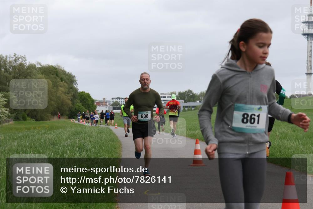 04.05.2025 - 8. Wedeler Halbmarathon Yannick Fuchs http://msf.ph/oto/7826141 04.05.2025 11:13:24 Laufen 638, 861 meine-sportfotos.de