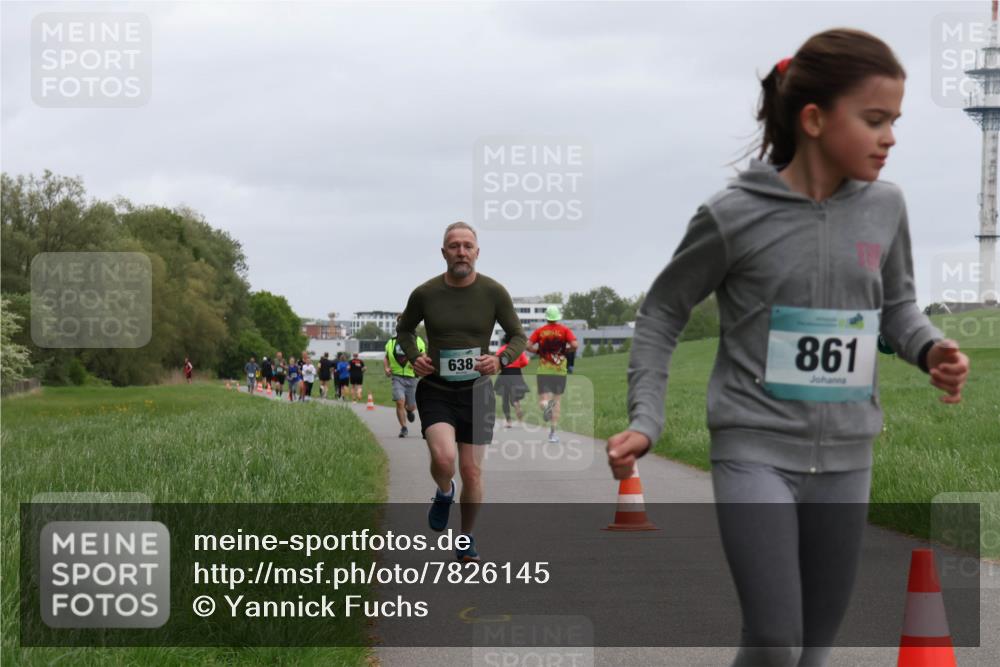 04.05.2025 - 8. Wedeler Halbmarathon Yannick Fuchs http://msf.ph/oto/7826145 04.05.2025 11:13:24 Laufen 638, 861 meine-sportfotos.de