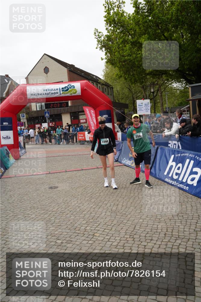 04.05.2025 - 8. Wedeler Halbmarathon Felixshl http://msf.ph/oto/7826154 04.05.2025 12:03:07 Ziel 266, 321, 1098 meine-sportfotos.de