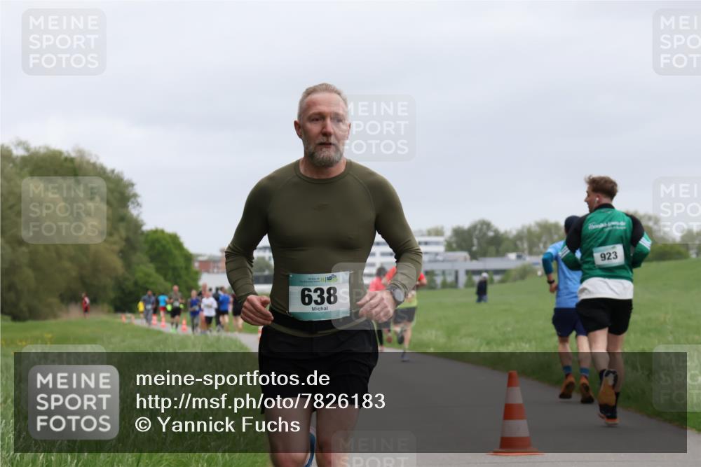 04.05.2025 - 8. Wedeler Halbmarathon Yannick Fuchs http://msf.ph/oto/7826183 04.05.2025 11:13:25 Laufen 638, 923 meine-sportfotos.de