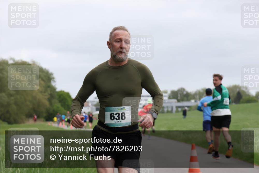 04.05.2025 - 8. Wedeler Halbmarathon Yannick Fuchs http://msf.ph/oto/7826203 04.05.2025 11:13:26 Laufen 638 meine-sportfotos.de
