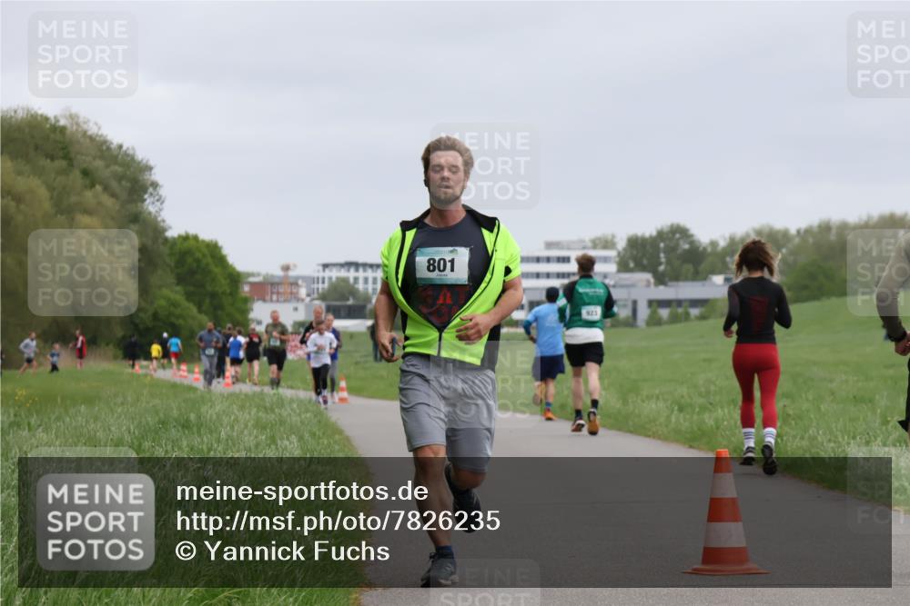 04.05.2025 - 8. Wedeler Halbmarathon Yannick Fuchs http://msf.ph/oto/7826235 04.05.2025 11:13:32 Laufen 801, 923 meine-sportfotos.de
