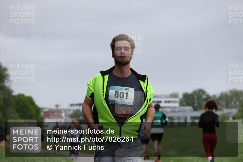 04.05.2025 - 8. Wedeler Halbmarathon Yannick Fuchs http://msf.ph/oto/7826264 04.05.2025 11:13:33 Laufen 801 meine-sportfotos.de