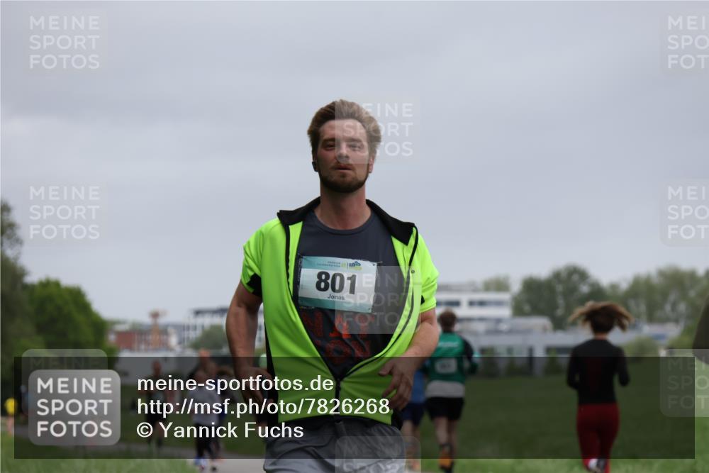 04.05.2025 - 8. Wedeler Halbmarathon Yannick Fuchs http://msf.ph/oto/7826268 04.05.2025 11:13:33 Laufen 56, 801 meine-sportfotos.de