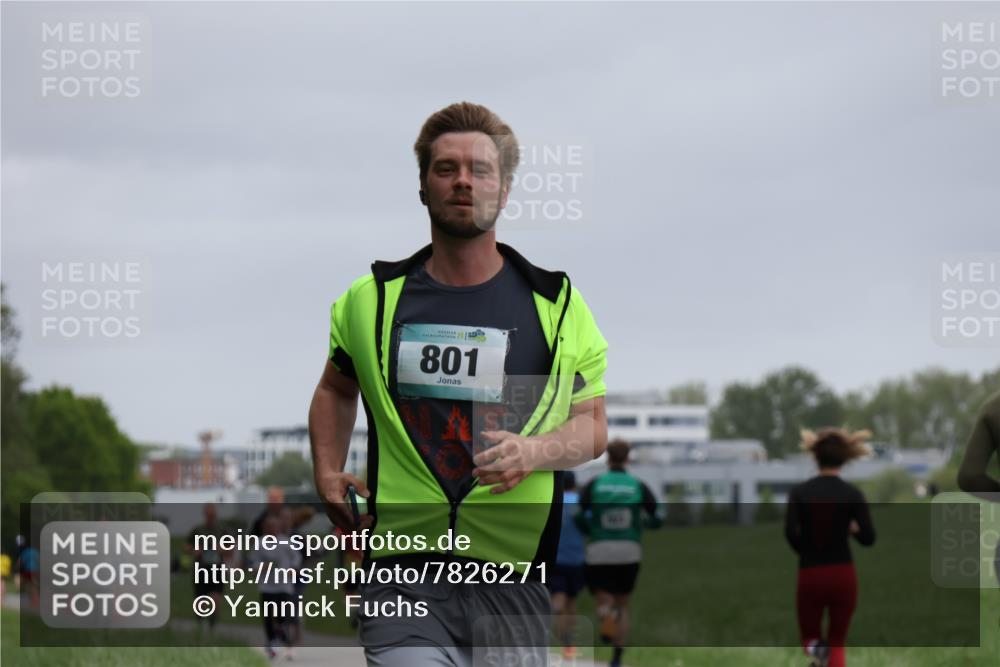 04.05.2025 - 8. Wedeler Halbmarathon Yannick Fuchs http://msf.ph/oto/7826271 04.05.2025 11:13:33 Laufen 8, 801 meine-sportfotos.de