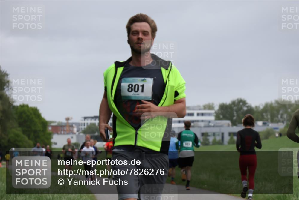 04.05.2025 - 8. Wedeler Halbmarathon Yannick Fuchs http://msf.ph/oto/7826276 04.05.2025 11:13:33 Laufen 801 meine-sportfotos.de