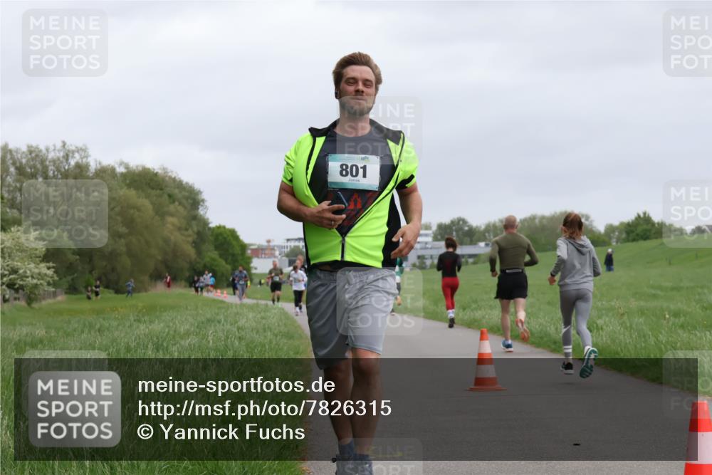 04.05.2025 - 8. Wedeler Halbmarathon Yannick Fuchs http://msf.ph/oto/7826315 04.05.2025 11:13:34 Laufen 801 meine-sportfotos.de
