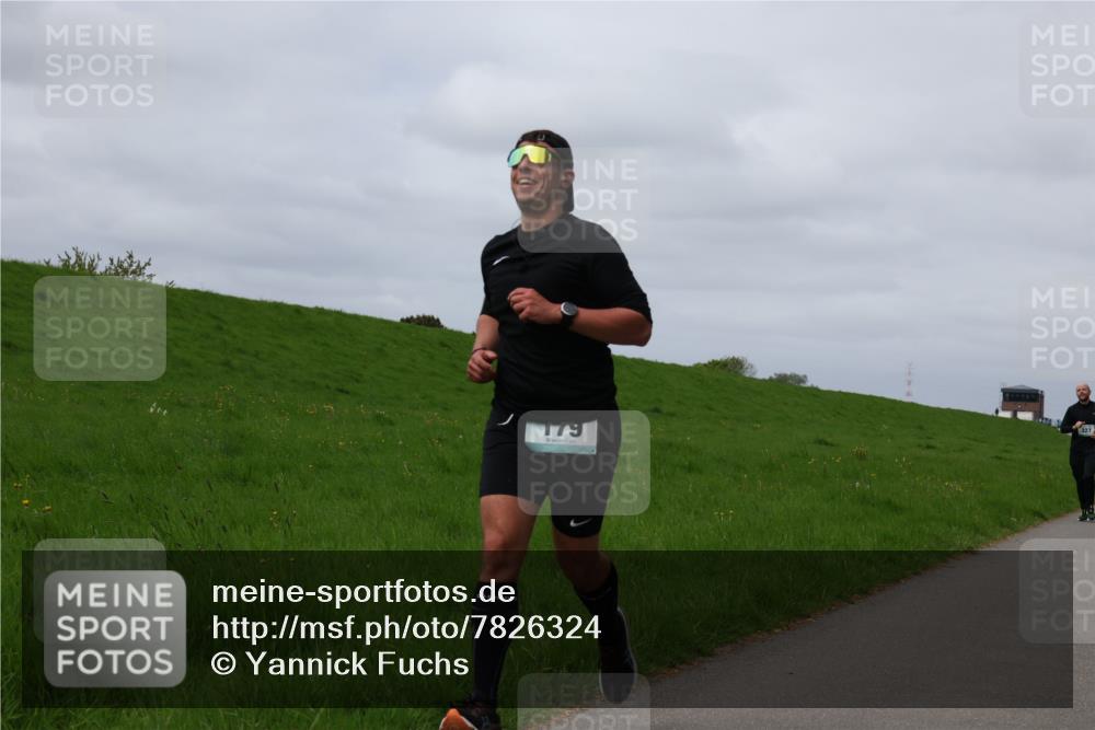 04.05.2025 - 8. Wedeler Halbmarathon Yannick Fuchs http://msf.ph/oto/7826324 04.05.2025 11:55:33 Laufen 179 meine-sportfotos.de