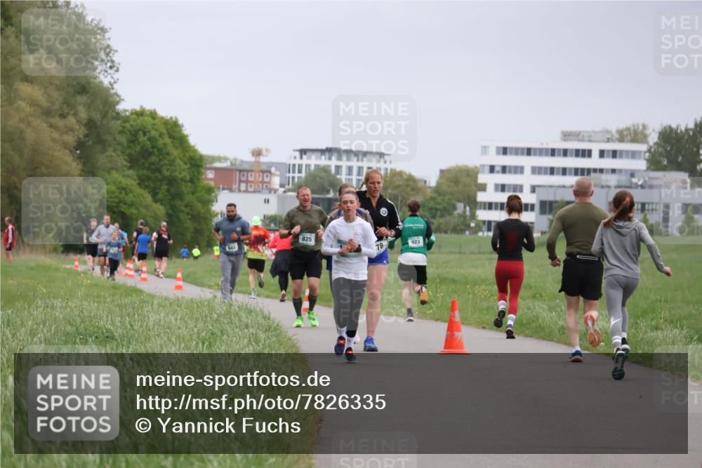 04.05.2025 - 8. Wedeler Halbmarathon Yannick Fuchs http://msf.ph/oto/7826335 04.05.2025 11:13:39 Laufen 825, 78, 923 meine-sportfotos.de