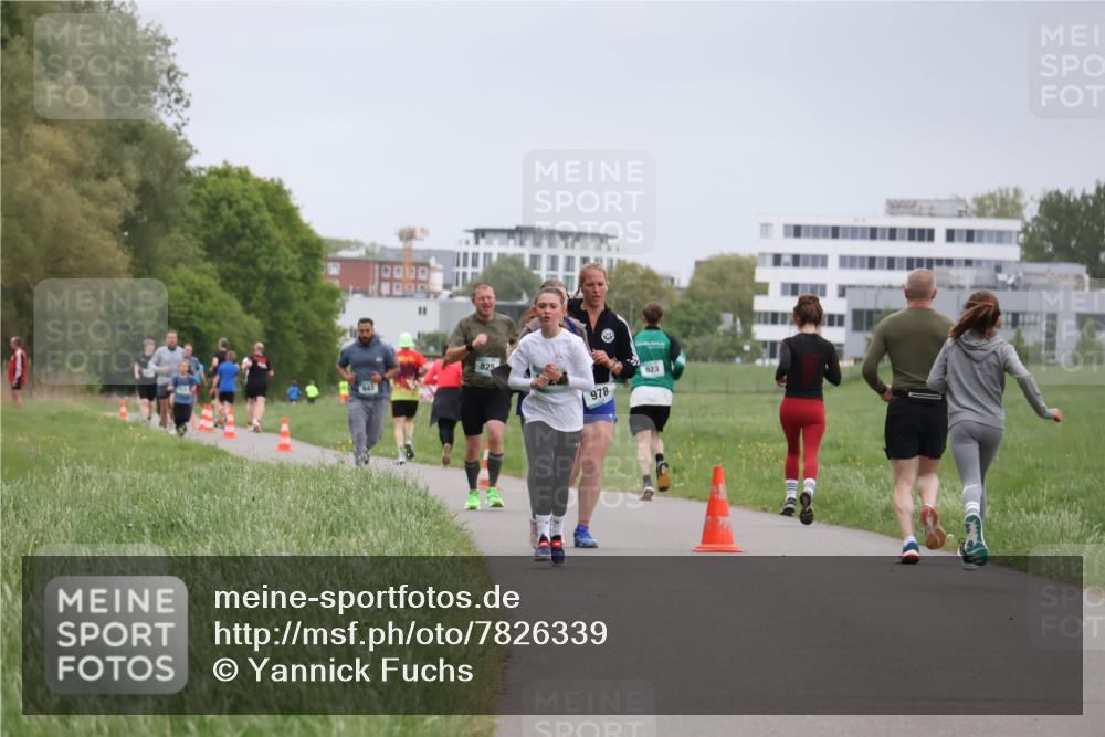 04.05.2025 - 8. Wedeler Halbmarathon Yannick Fuchs http://msf.ph/oto/7826339 04.05.2025 11:13:39 Laufen 825, 978, 923 meine-sportfotos.de